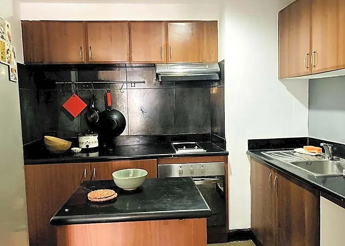 Spacious Near Tomas Morato